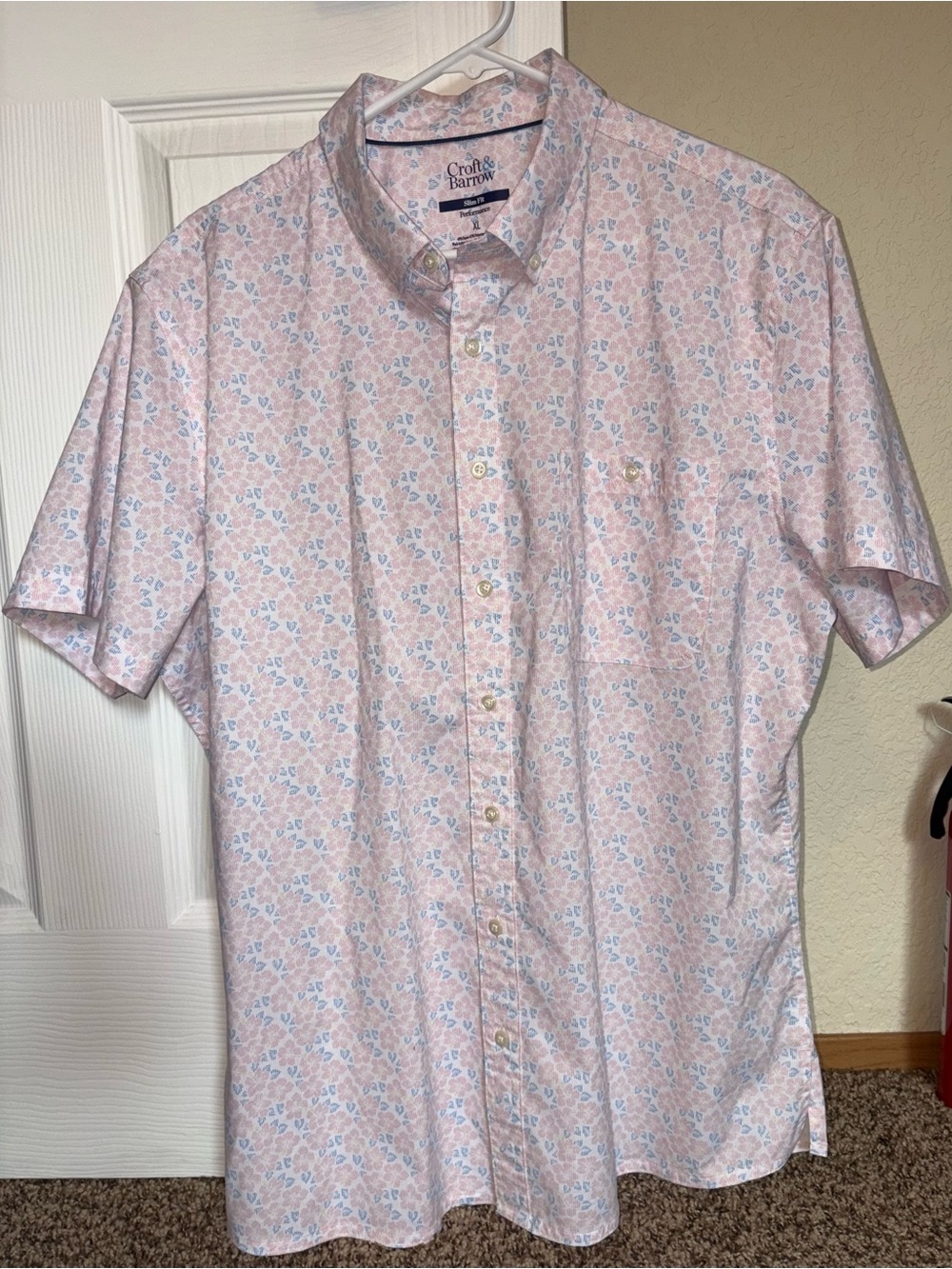 croft & barrow Men’s Light Pink Floral Short-Sleeve Button-Down Shirt